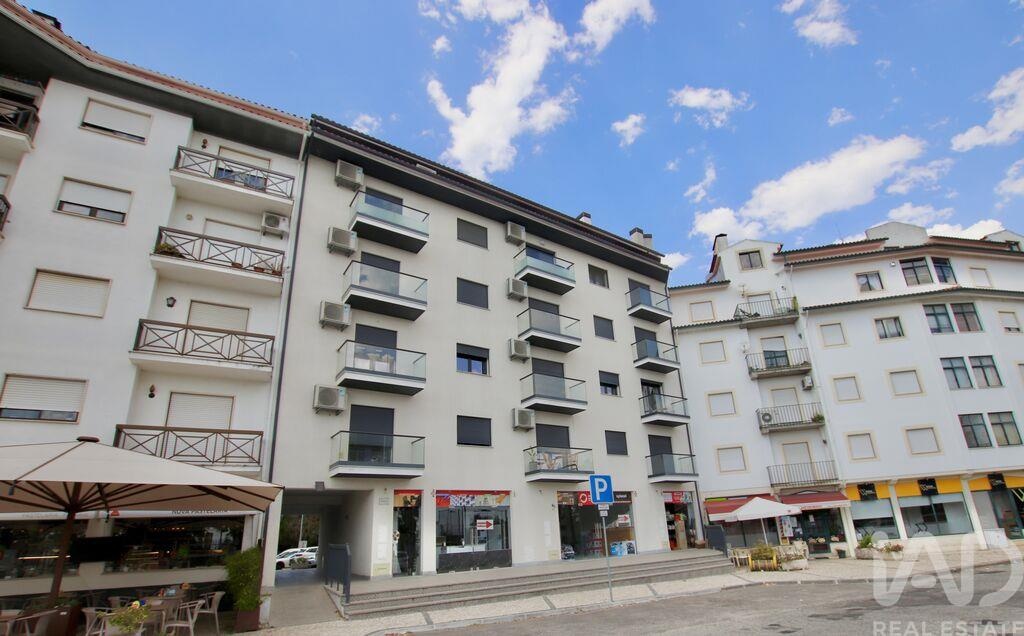 Apartment in Carregal do Sal - Image 2