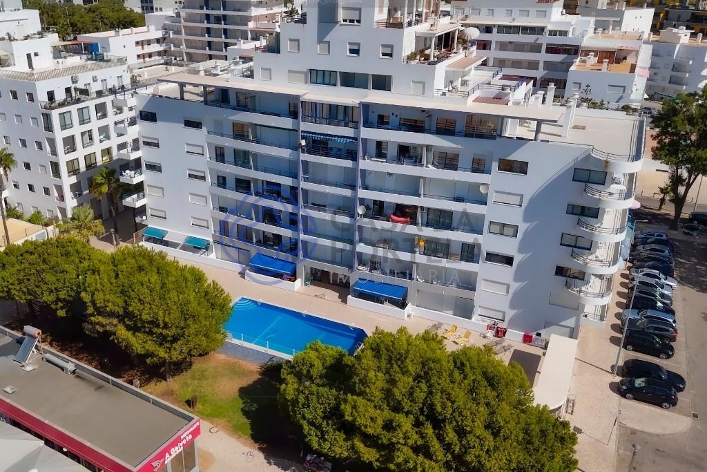 Experience the charm of Quarteira! 2+1 bedroom apartment, beachfront.