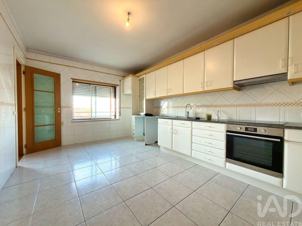 Apartment in Leiria - Image 4