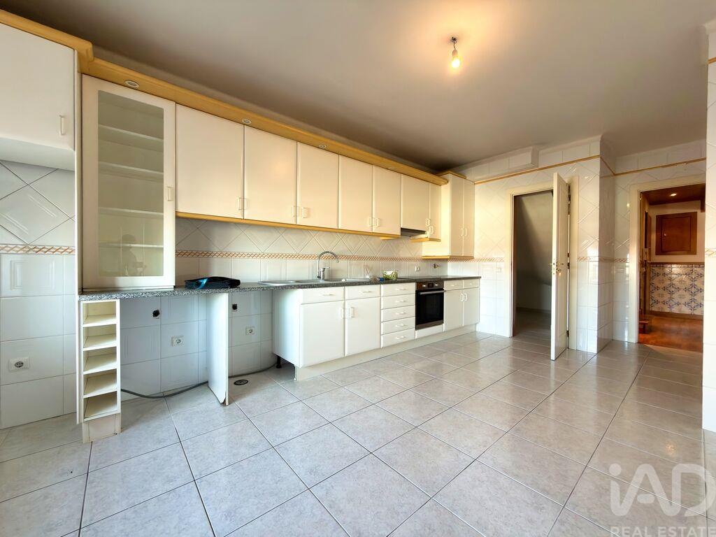 Apartment in Leiria - Image 5
