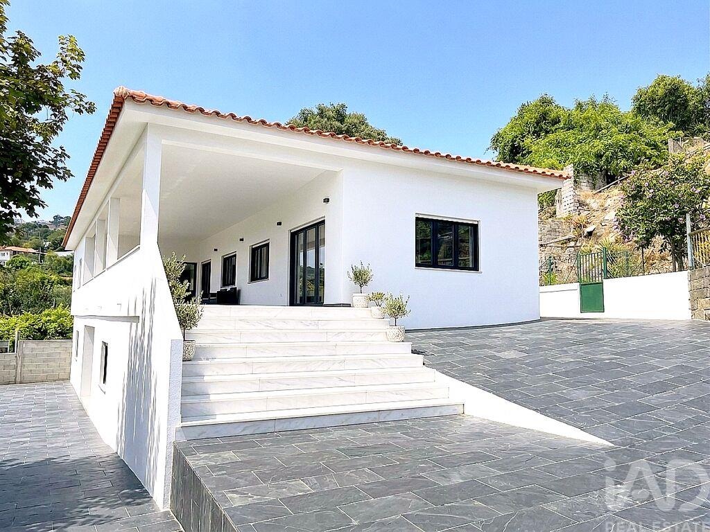 House in Vila Caiz - view 1