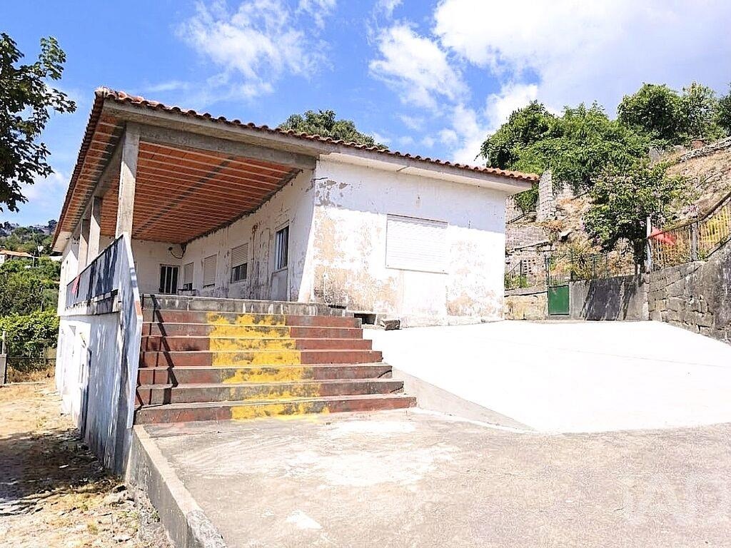 House in Vila Caiz - Image 2