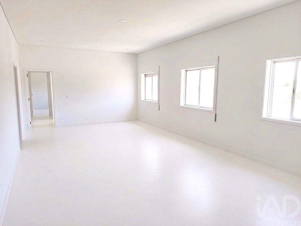 House in Vila Caiz - Image 3