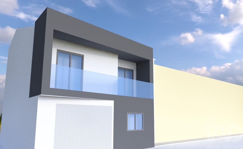 House in Miranda do Corvo - Image 2
