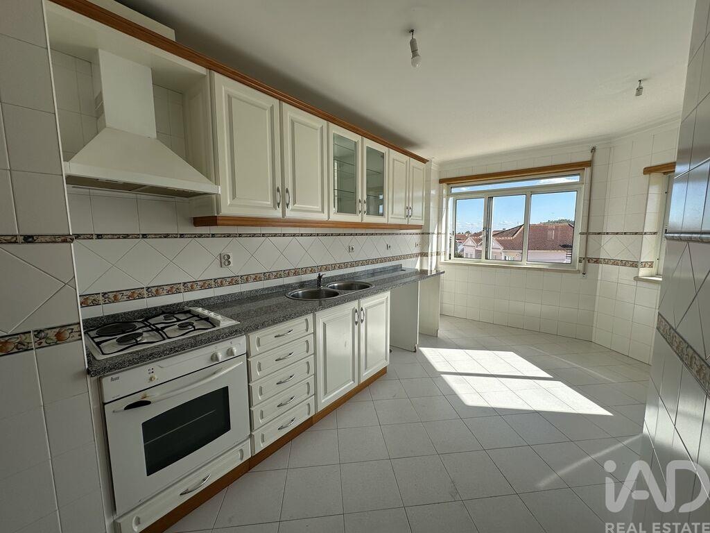 Apartment in Alenquer - Image 3