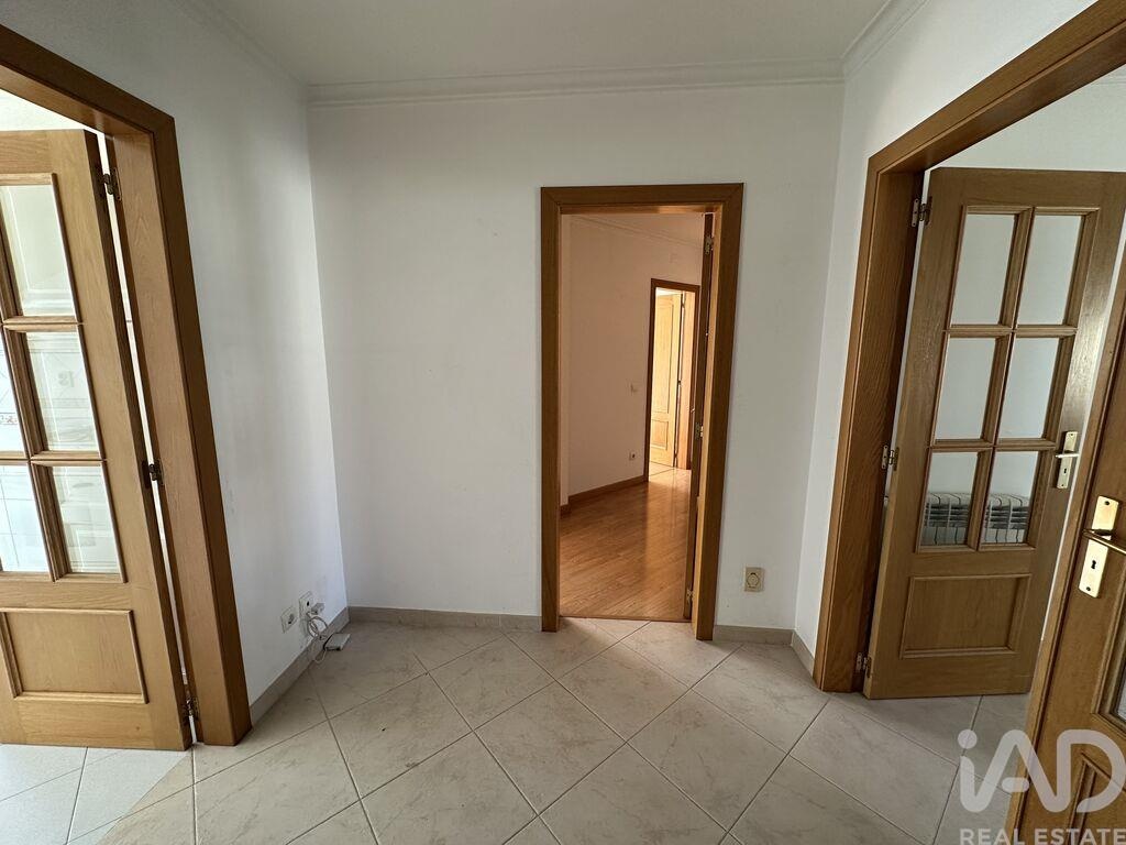 Apartment in Alenquer - Image 2
