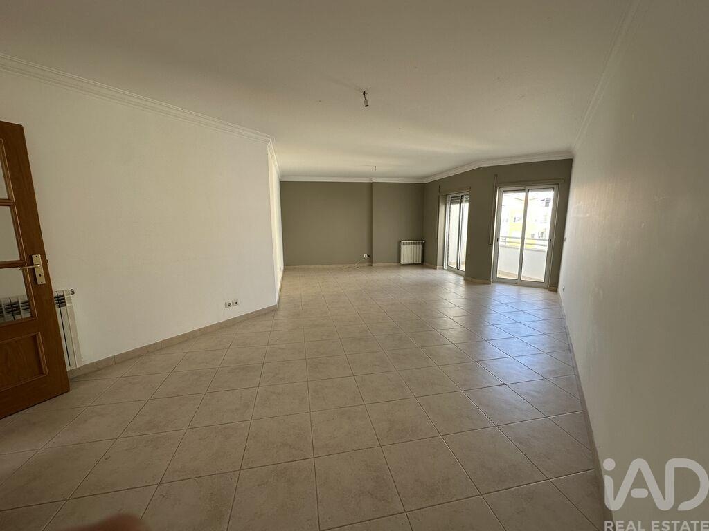 Apartment in Alenquer - Image 5