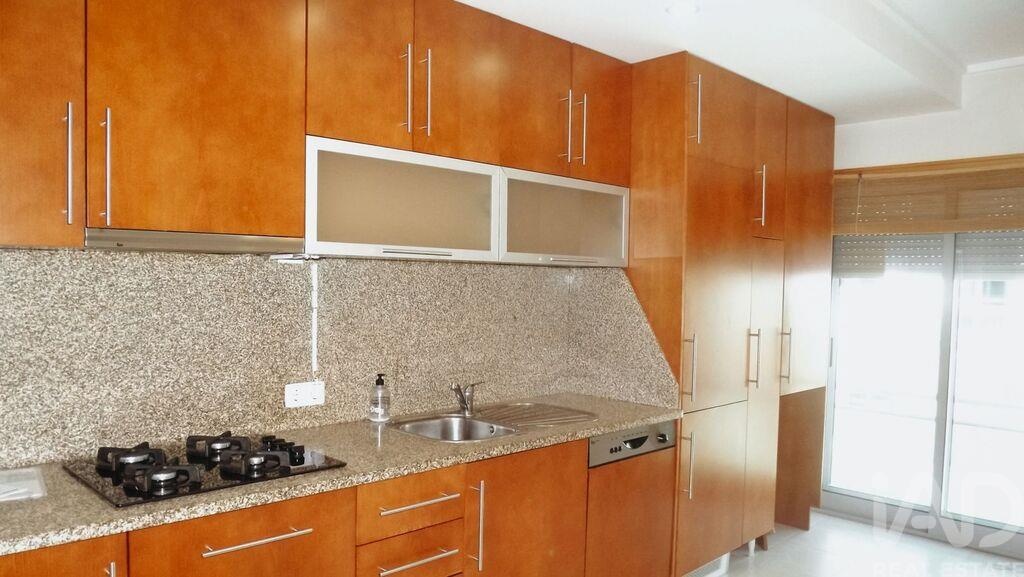 Apartment in Santa Maria da Feira - Image 4