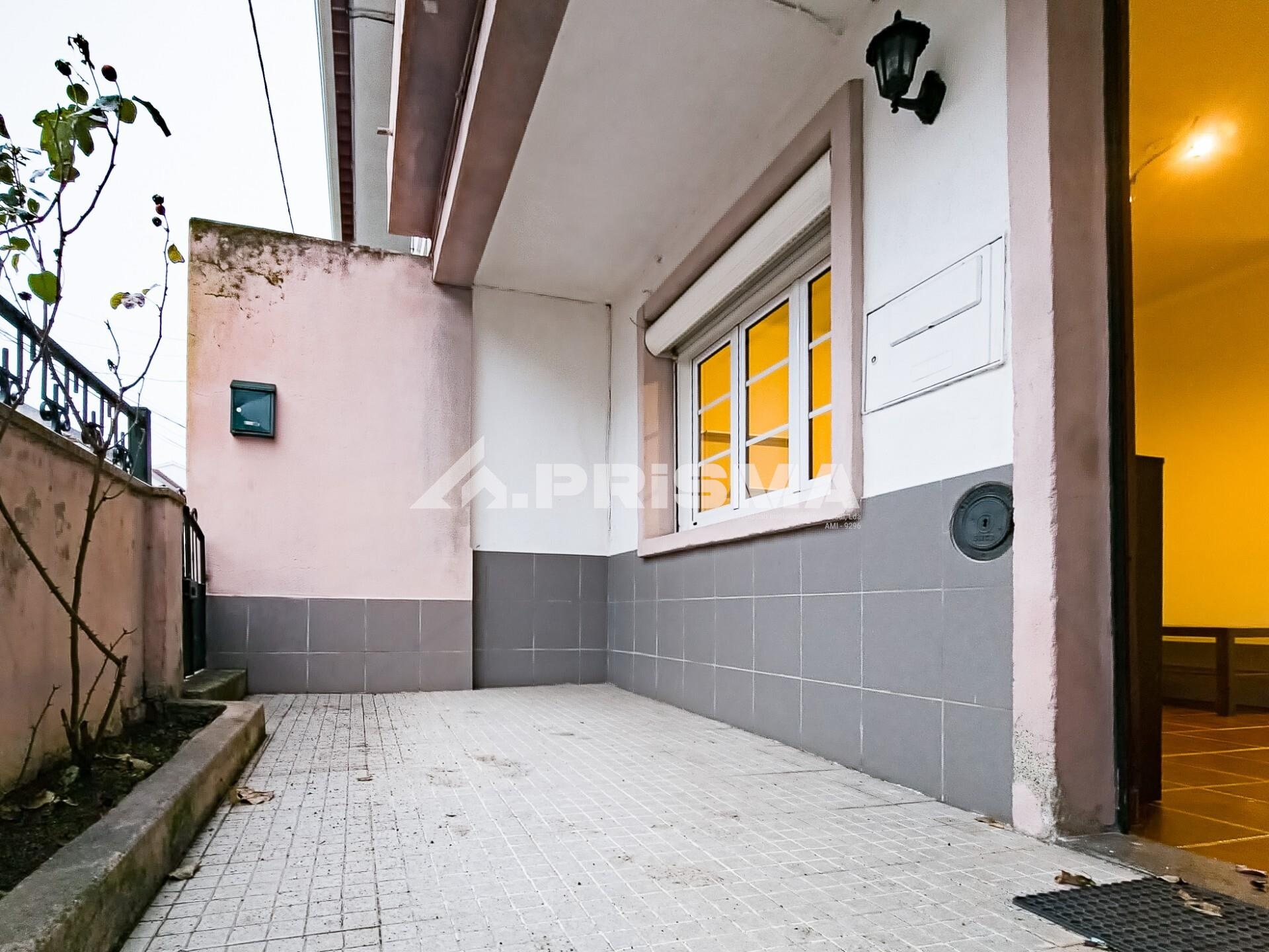 Floor of 2 bedroom house for sale in Alcains