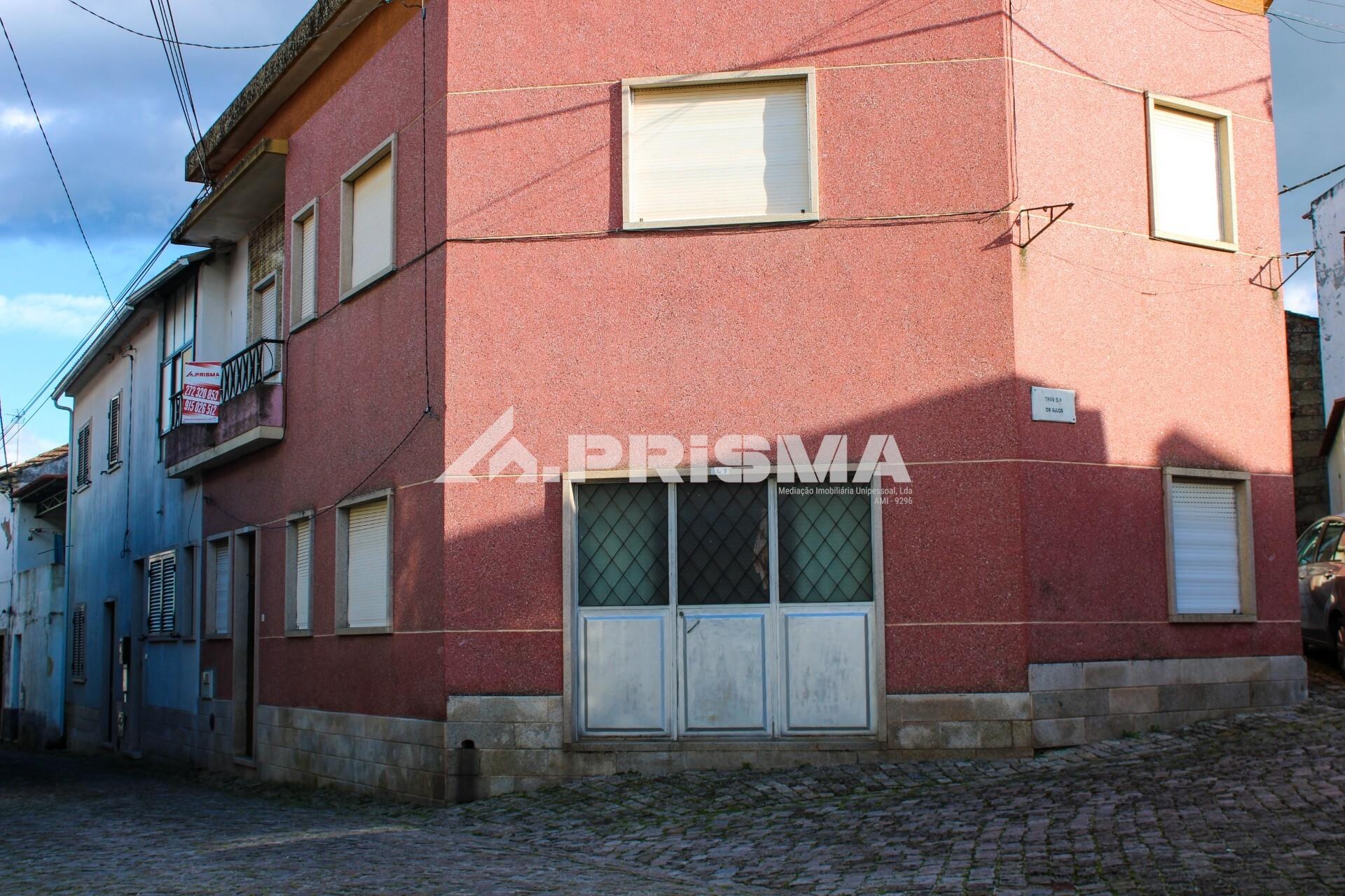 Casa de 4 habitaciones en venta en Escalos de Cima, Castelo Branco