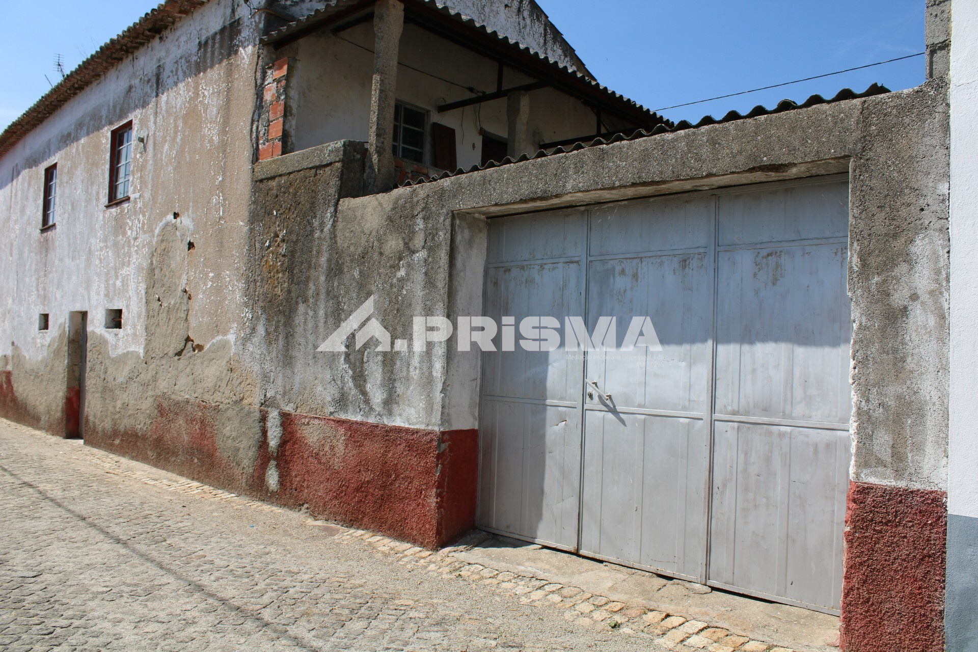 Moradia com logradouro para venda na Lousa, Castelo Branco