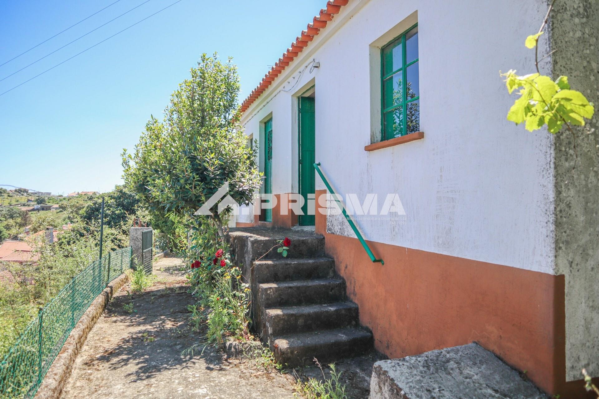 2 bedroom house with outdoor space for sale in Cebolais de Cima
