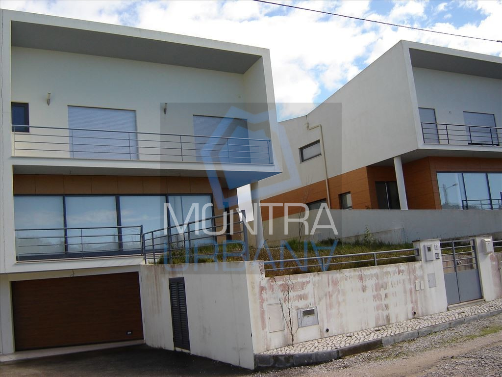 Moradia T 4+1 Geminada