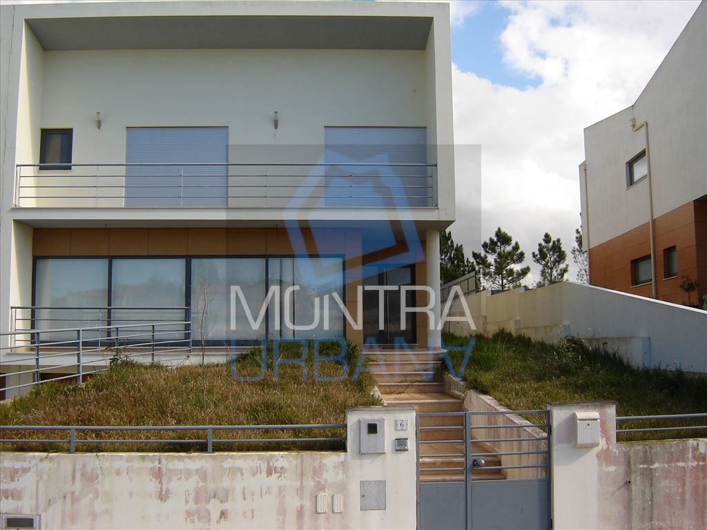 Moradia T 4+1 Geminada